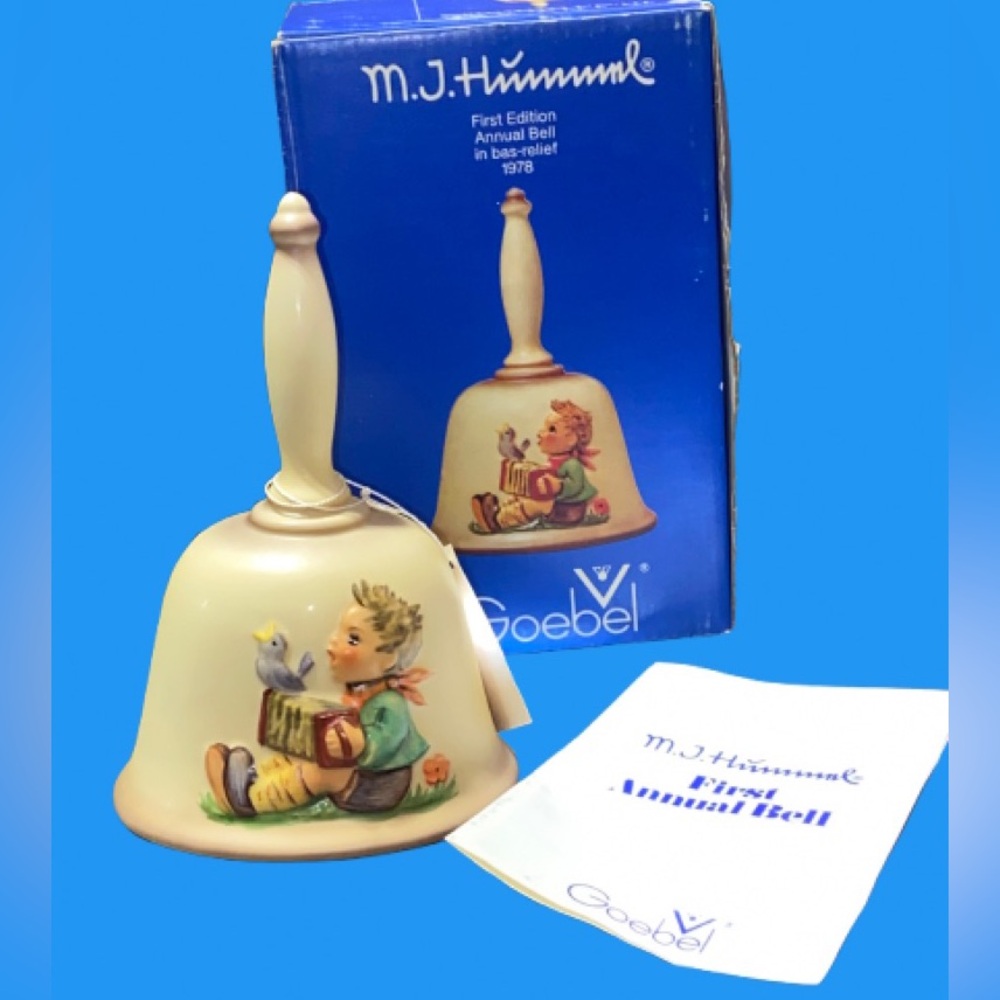 M.I. Hummel Goebel Annual Bell — Cream with Pastel Illustration 1978